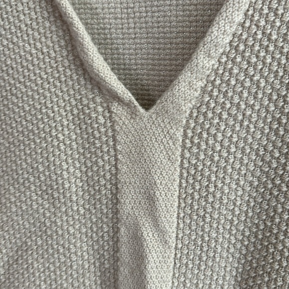 Escada wool blend sleeveless sweater top with metallic weave - Picture 3 of 8